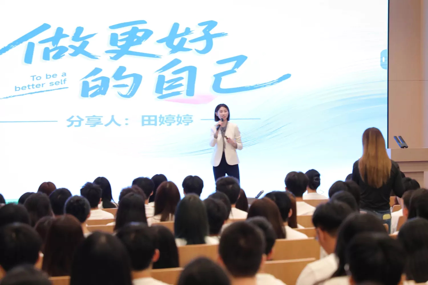 Elindul a Vincanwo Group YOUNG Program 2025: t&ouml;bb mint 600 diplom&aacute;s indul karrier&uacute;tra